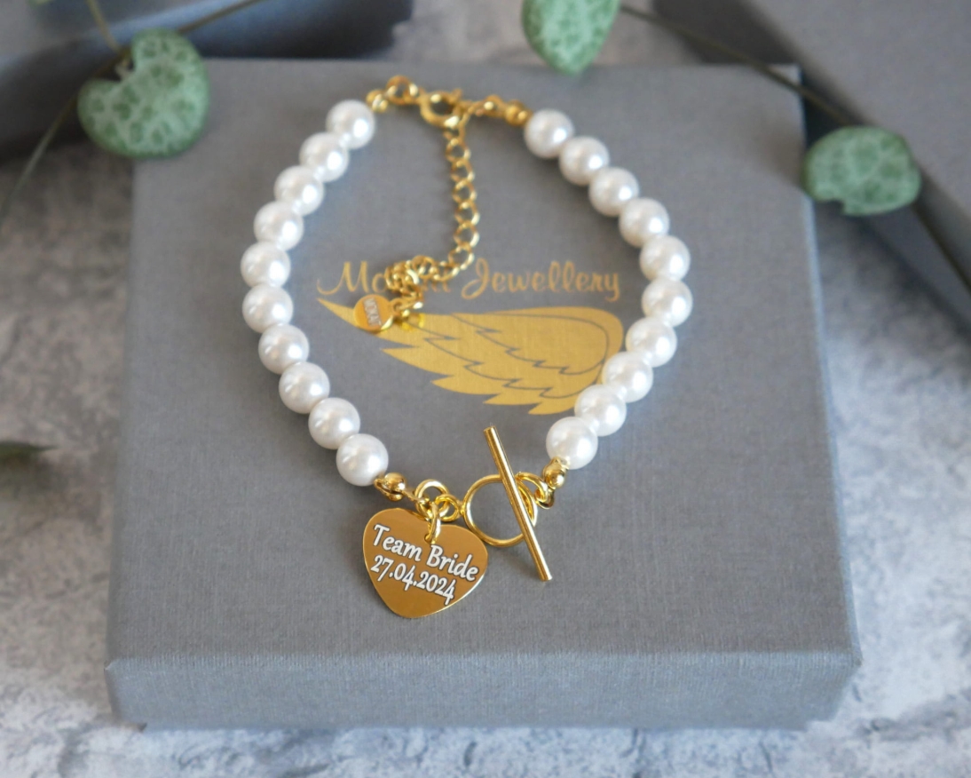 Bransoletka z pereł Team Bride - Dowolna personalizacja - pomysł na prezent na Wieczór Panieński - Bransoletka z pereł Team Bride - Dowolna personalizacja