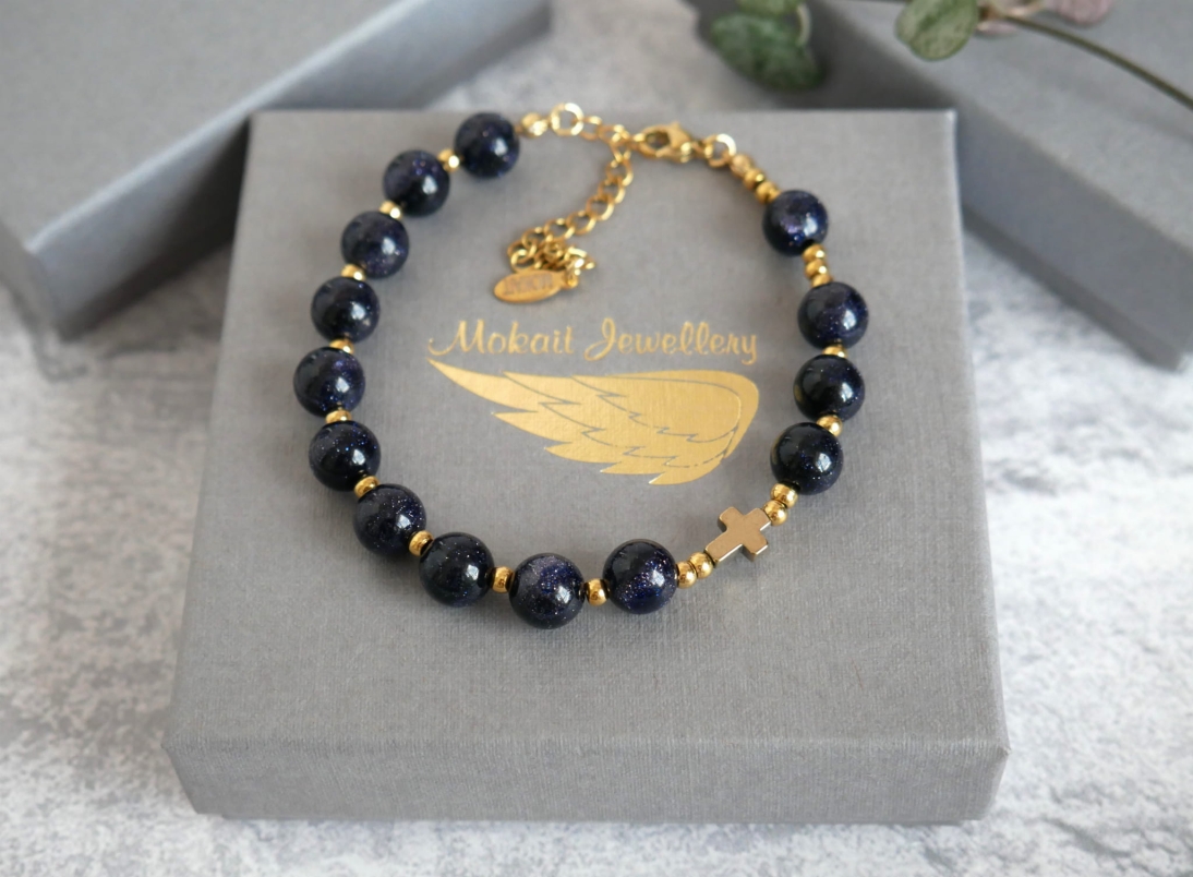 Bransoletka różaniec na ręke z kamieni Noc Kairu z krzyżem -  Bransoletka z krzyżem regulowana z zapięciem