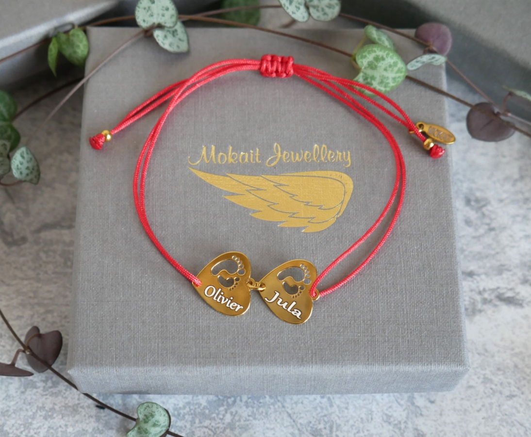 Bransoletka grawerowana ze stópkami dziecka w sercu z dowolnymi imionami - Bransoletka grawerowana ze stópkami dziecka w sercu z dowolnymi imionami