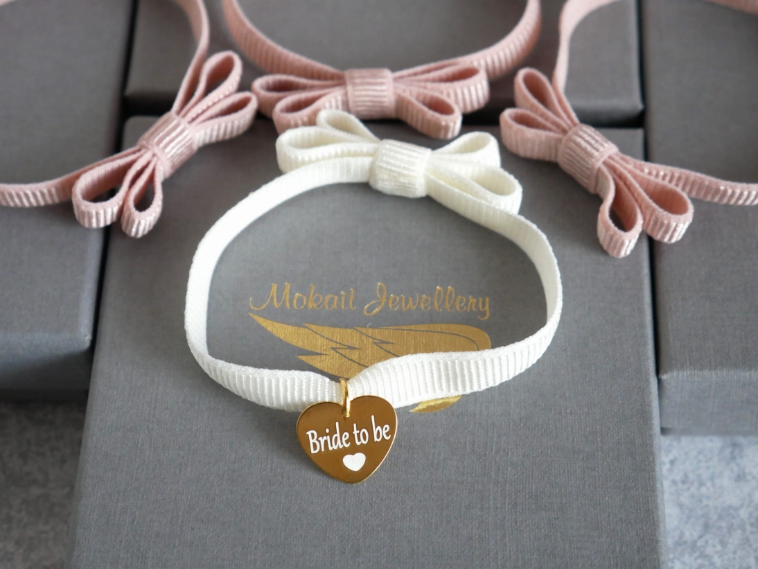 Zestaw bransoletek z kokardką na Wieczór Panieński z sercem 3+1 - Bride to be - bransoletki personalizowane - Zestaw bransoletek na Wieczór Panieński z  sercem 3+1 - Bride to be - bransoletki personalizowane