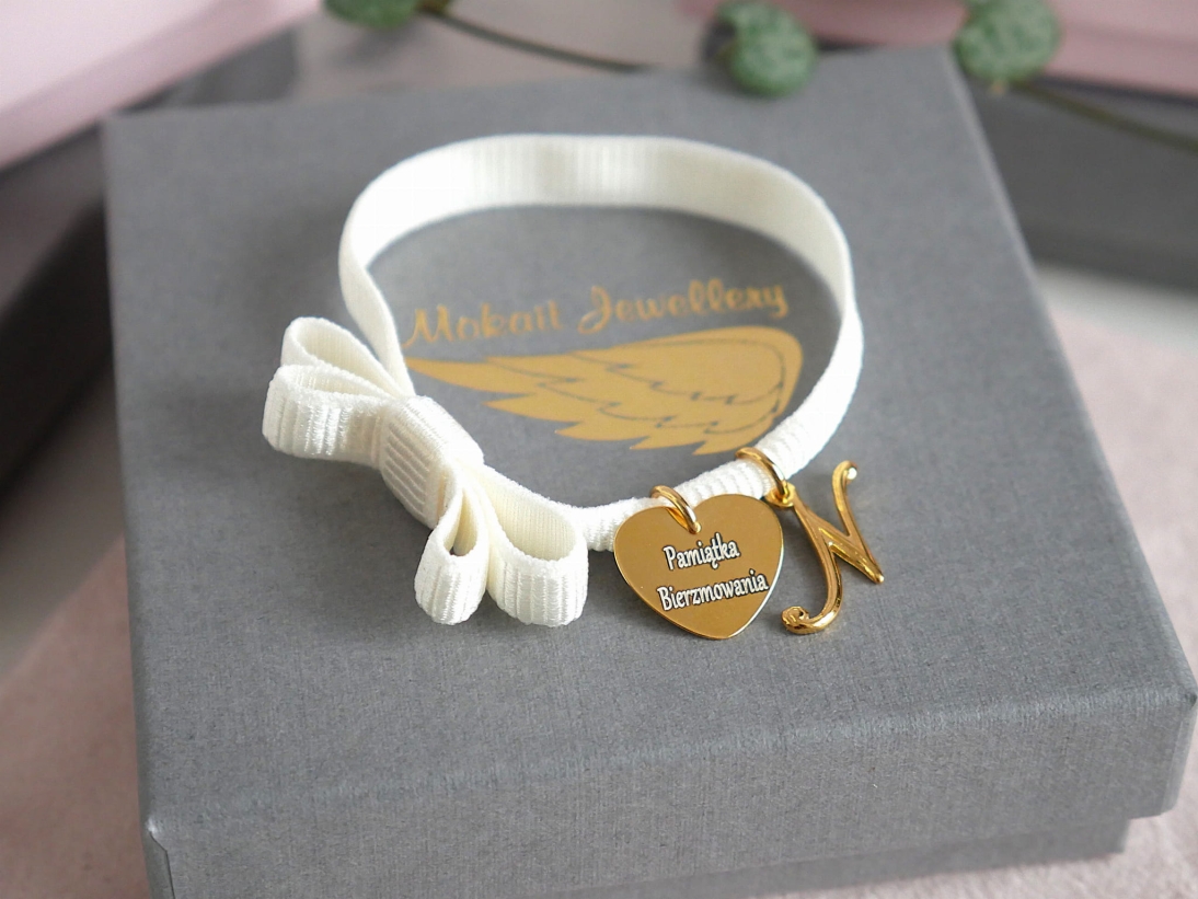 Prezent na Bierzmowanie - Bransoletka personalizowana z grawerem i literą - wybierz dowolną - Bransoletka z kokardką - Prezent na Bierzmowanie - Bransoletka personalizowana z grawerem i literą - wybierz dowolną - Bransoletka z kokardką