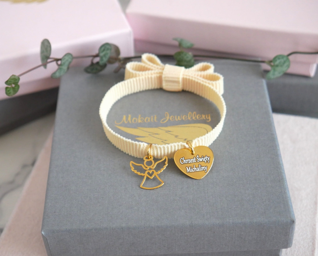 Pamiątka Chrztu Świętego - Bransoletka na wstążce z sercem i  Aniołkiem - Bransoletka personalizowana  - Pamiątka Chrztu Świętego - Bransoletka na wstążce z sercem i  Aniołkiem - Bransoletka personalizowana