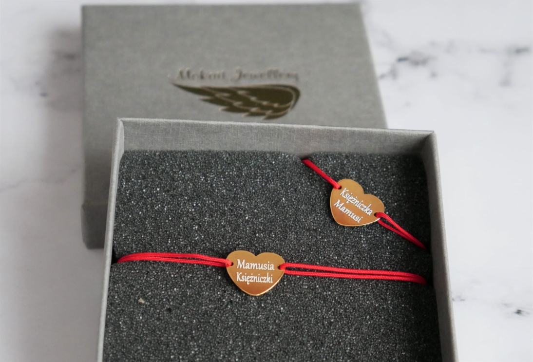 Bransoletki na czerwonym sznurku z serduszkiem dla Mamy i córki  - Bransoletki personalizowane - P1070656.jpg