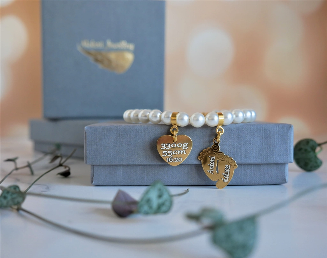 Bransoletka z grawerem metryczka dziecka perełki - Bransoletka personalizowana - Metryczka, bransoletka z metryczką,  biżuteria grawerowana stópki dziecka, serce z grawerem, prezent na urodzenie dziecka,  metryczka dziecka