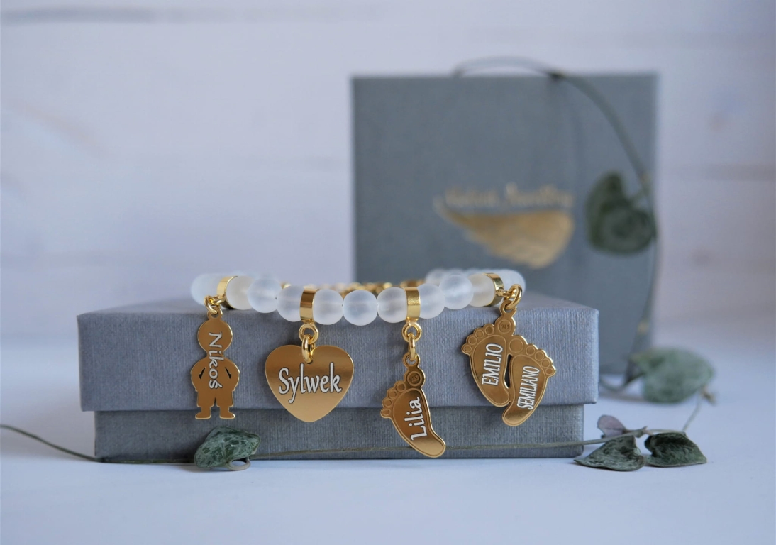 Konfigurator > Bransoletka regulowana alabaster matowy z czterema dowolnymi zawieszkami z grawerem - Biżuteria personalizowana - Bransoletka regulowana alabaster matowy z czterema dowolnymi zawieszkami z grawerem, Mokait