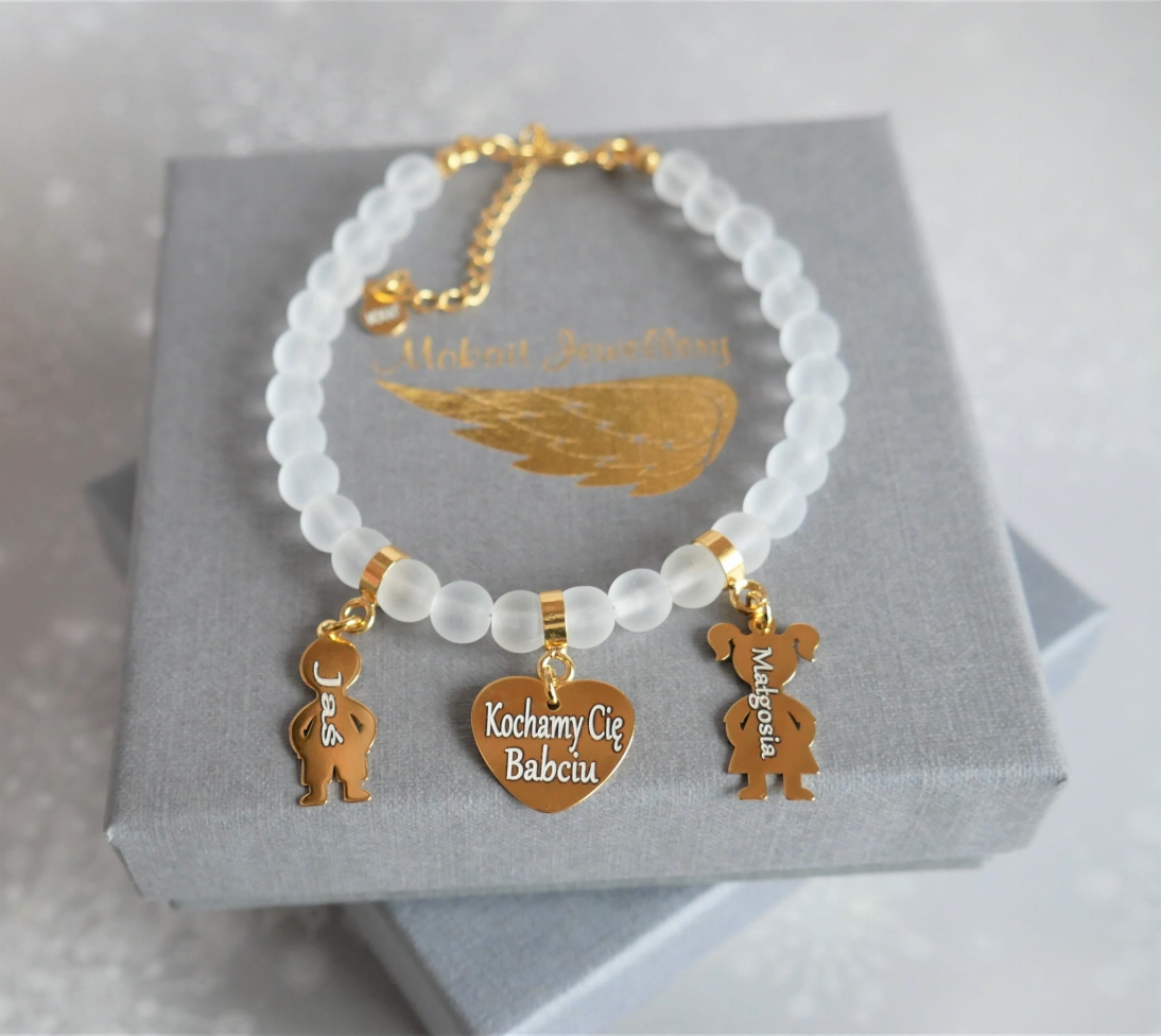 Bransoletka dla babci z dwoma wnukami Serce Kochamy Cię Babciu kamień alabaster matowy z dowolnymi imionami 