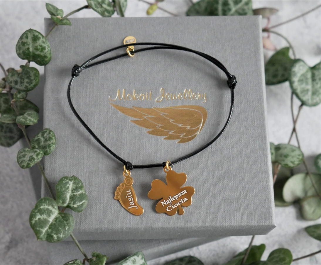 Bransoletka na czarnym sznureczku dla cioci z koniczynką Najlepsza ciocia i stópką z dowolnym imieniem  - Biżuteria personalizowana - Bransoletka na czarnym sznureczku dla cioci z koniczynką Najlepsza ciocia i stópką z dowolnym imieniem - Biżuteria personalizowana