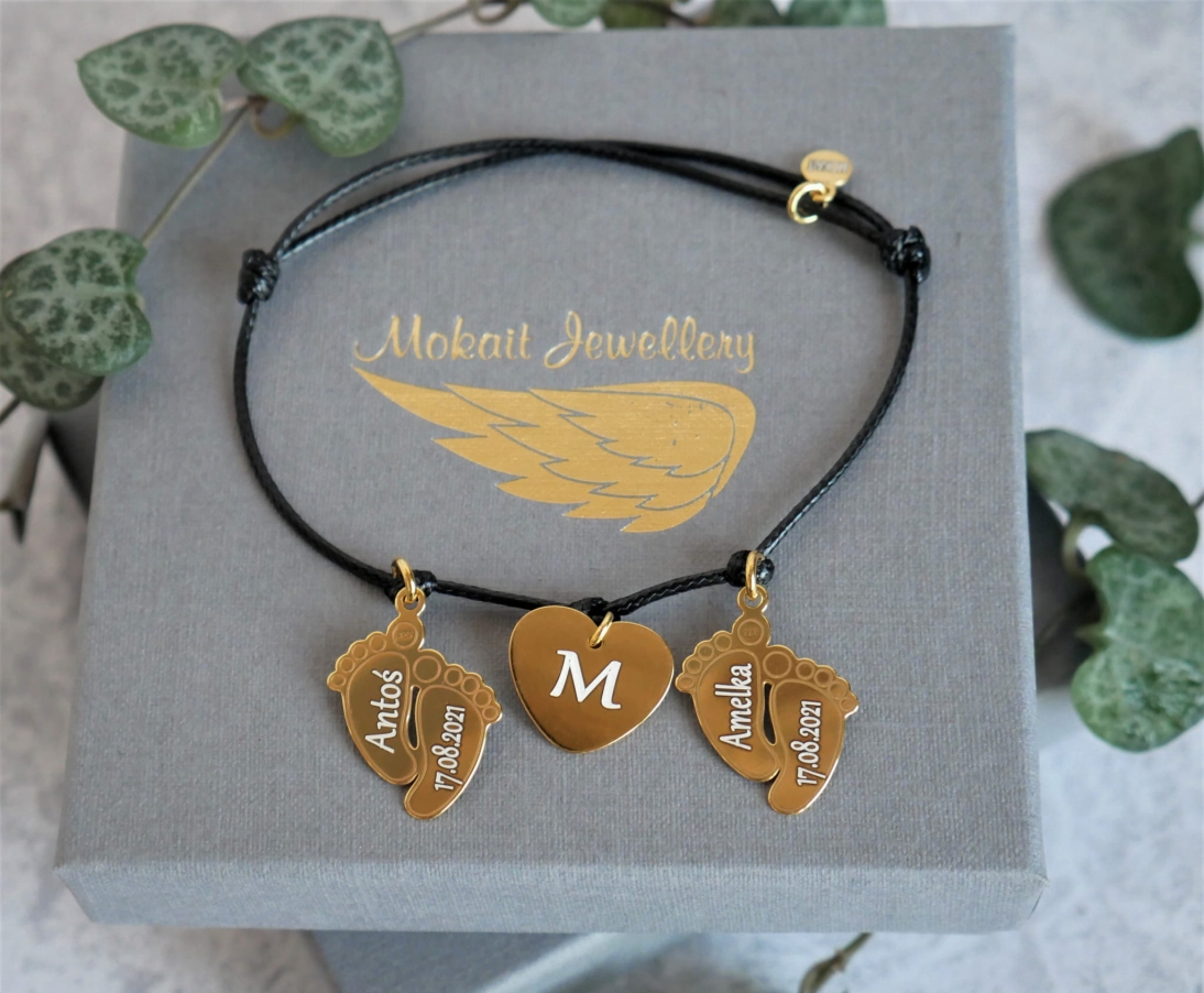  Bransoletka na czarnym sznureczku  stópki dziecka i serce z dowolnymi imionami i datami - Bransoletka personalizowana - Bransoletka na czarnym sznureczku stópki dziecka i serce z dowolnymi imionami i datami - Bransoletka personalizowana