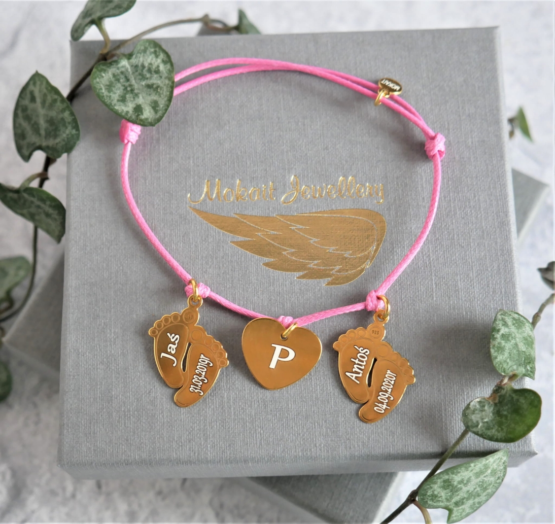  Bransoletka na różowym sznureczku stópki dziecka i serce z dowolnymi imionami i datami - Bransoletka personalizowana  - Bransoletka na różowym sznureczku stópki dziecka i serce z dowolnymi imionami i datami - Bransoletka personalizowana