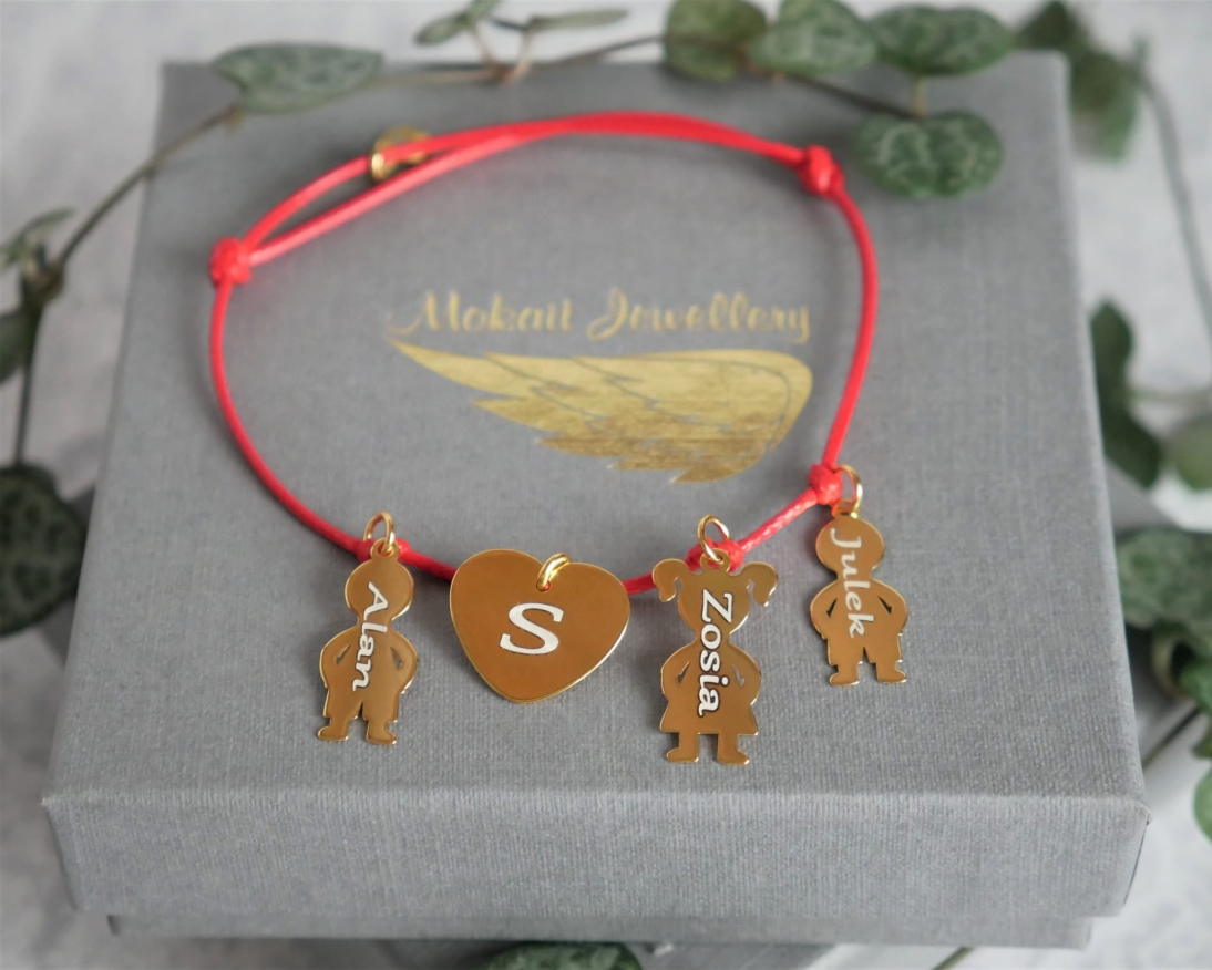 Bransoletka na czerwonym sznureczku serce z literą i trójka dzieci z imionami - Bransoletka personalizowana - Bransoletka na czerwonym sznureczku serce i trójka dzieci z imionami - Bransoletka personalizowana