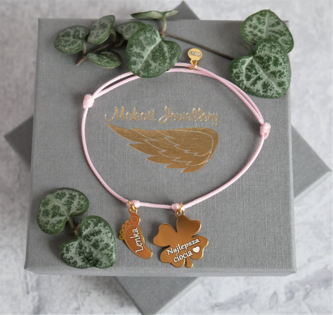 Bransoletka na różowym sznureczku dla cioci z koniczynką Najlepsza ciocia ❤️ i stópką z dowolnym imieniem - Bransoletka na różowym sznureczku dla cioci z koniczynką Najlepsza ciocia i stópką z dowolnym imieniem
