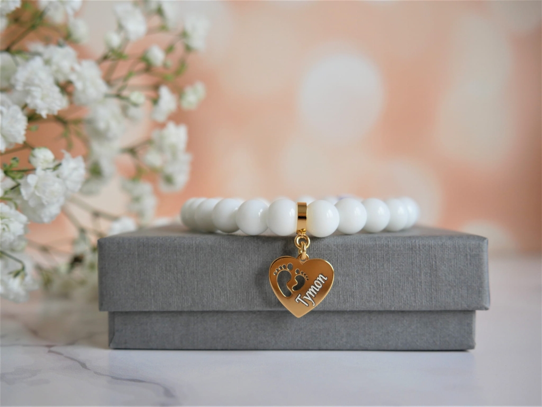Configurator  >> Natural stone bracelet with one charm with your own engraving - Personalized jewelry - Agat biały