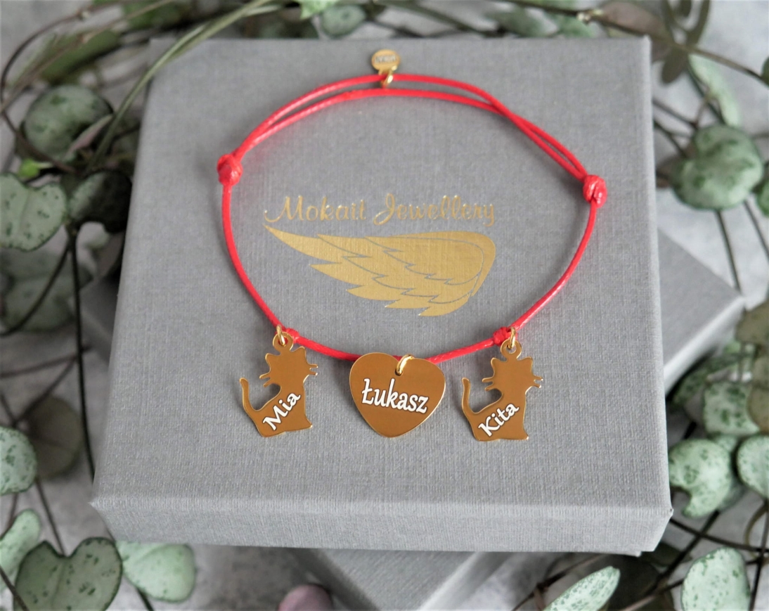  Bransoletka na czerwonym sznurku z kotkami i sercem - Bransoletka personalizowana - Bransoletka na czerwonym sznurku z kotkami i sercem - Bransoletka personalizowana