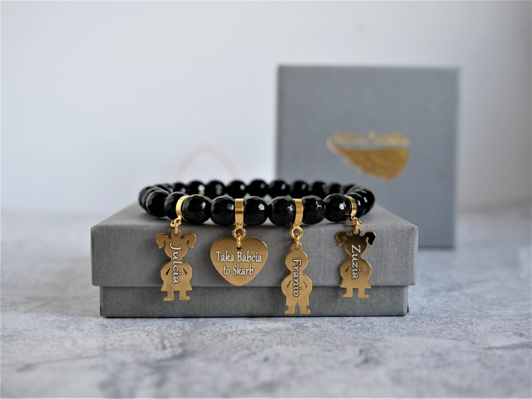 Bransoletka dla Babci z wnukami Onyks czarny i serce Taka Babcia to Skarb - Pomysł na prezent z koniczyną