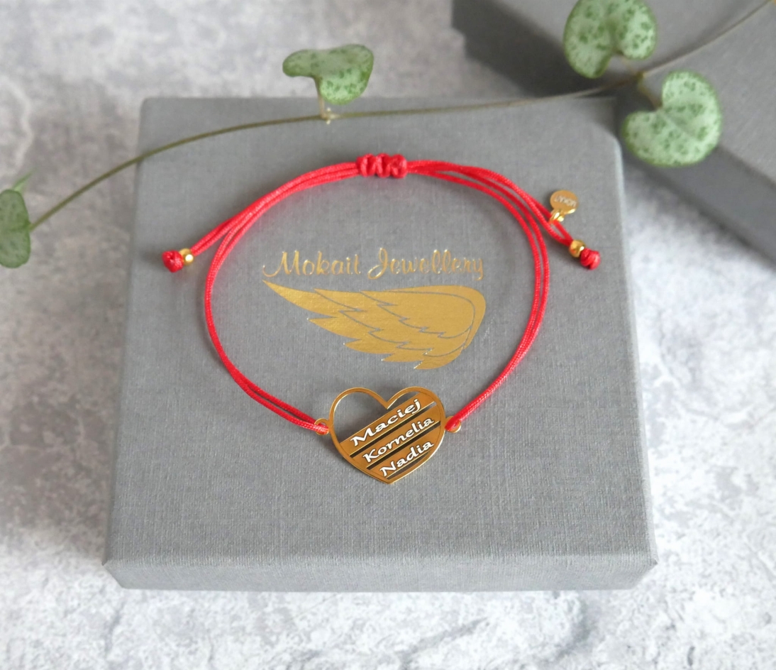 Bransoletka z sercem z trzema linijkami na czerwonym sznureczku - dowolne imiona - Biżuteria z 3 imionami - Bransoletka z sercem z trzema linijkami na czerwonym sznureczku - dowolne imiona - Biżuteria z 3 imionami