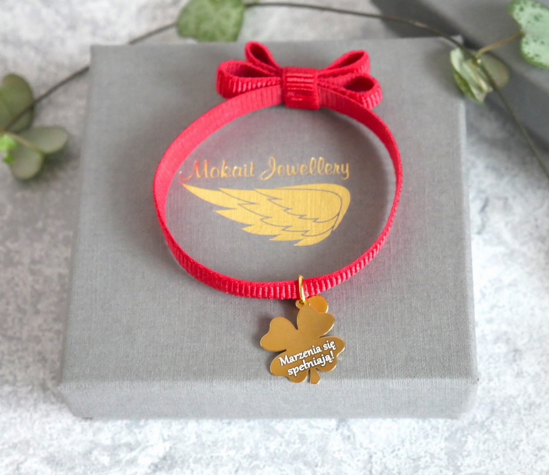 Czerwona bransoletka z koniczyną - Marzenia się spełniają - Pomysł na prezent personalizowany - Czerwona bransoletka z koniczyną - Marzenia się spełniają - Pomysł na prezent personalizowany