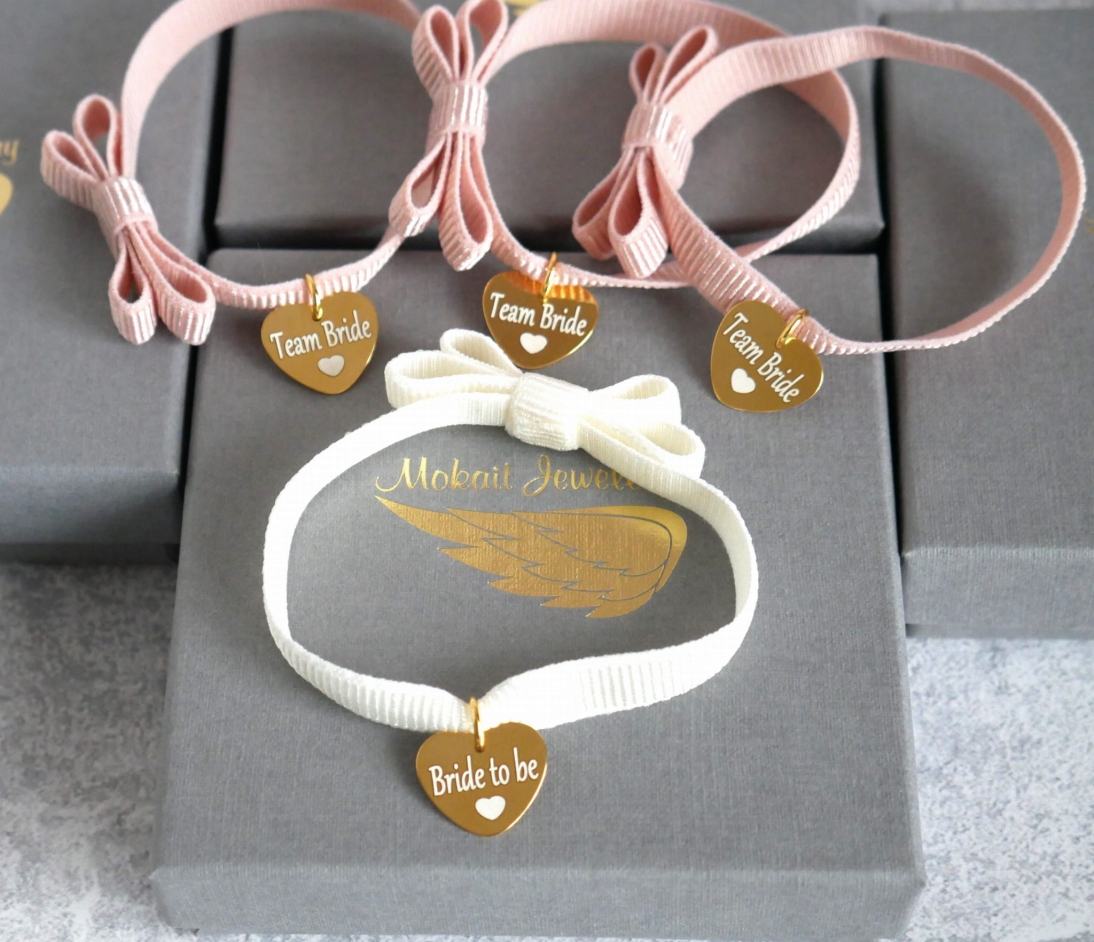 Zestaw bransoletek na Wieczór Panieński z kokardką i z sercem 3+1 - Bride to be i Team Bride - Bransoletki personalizowane  - Zestaw bransoletek na Wieczór Panieński z kokardką i z sercem 3+1 - Bride to be i Team Bride - Bransoletki personalizowane