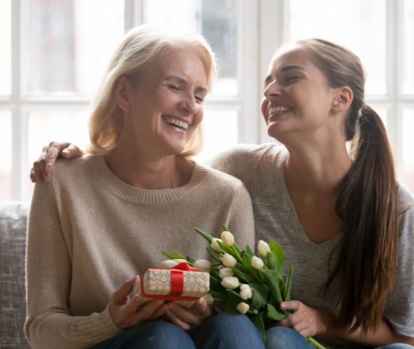 Dlaczego grawerowana bransoletka to idealny prezent na Dzień Matki od córki?